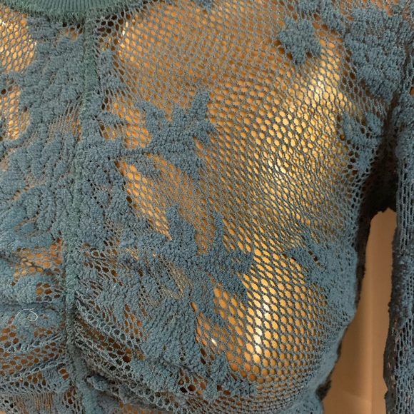 Beautiful top - Picture 3 of 9